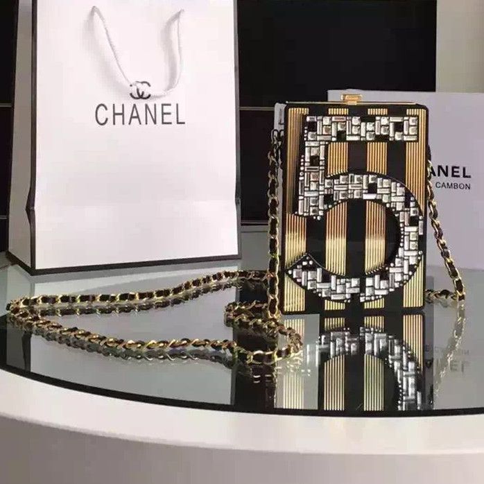 Chanel Ple x iglass Minaudière Con il numero 5 in strass /