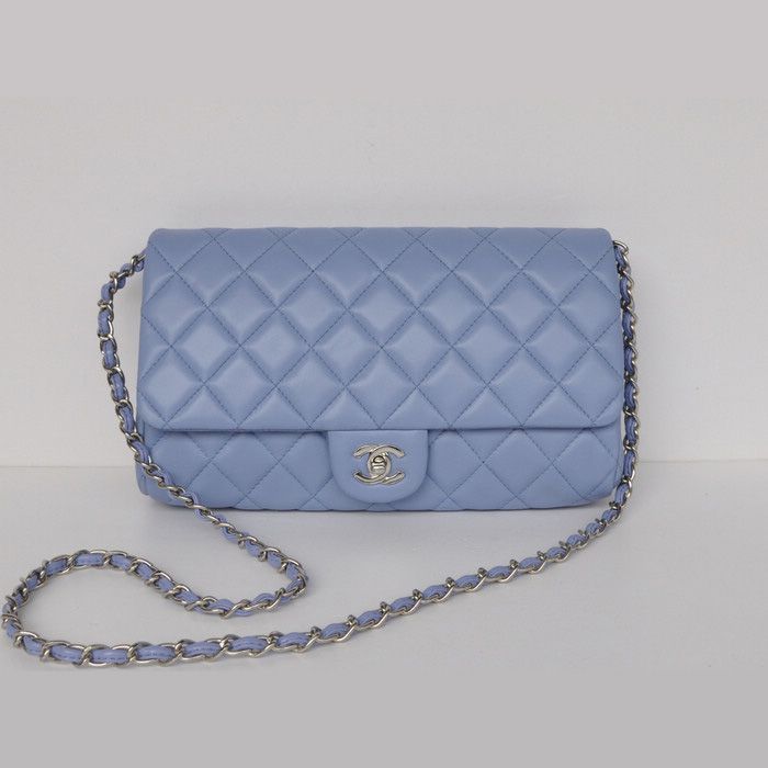 Chanel Flap bag A58036 luce blu in pelle verniciata con Silver Hardware